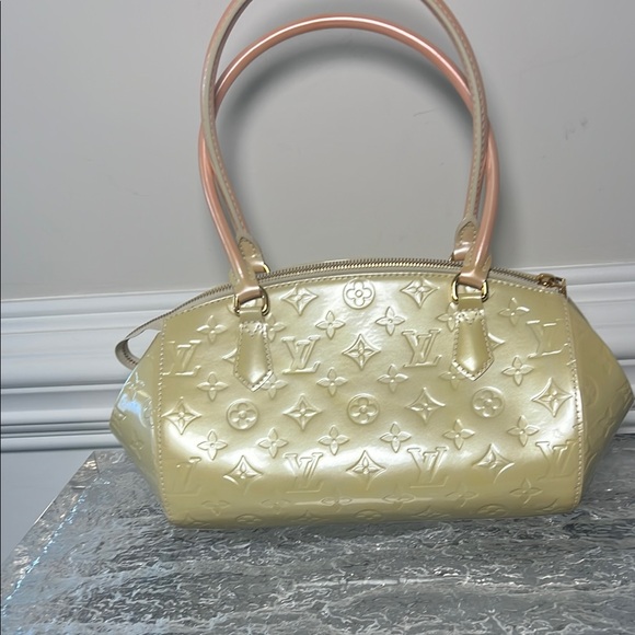 Louis Vuitton Vernis Handbag - Picture 3 of 15